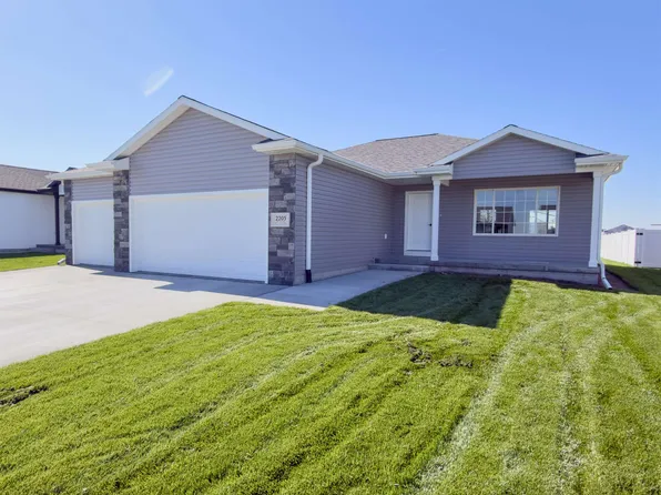 2205 E 41st St, Kearney, NE 68847