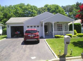 5130 Village Cir E, Manorville, NY 11949