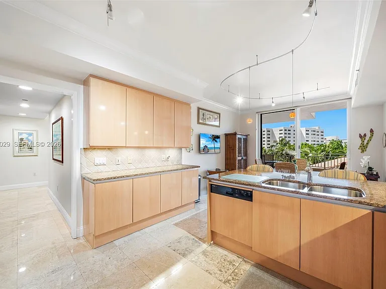 791 Crandon Blvd #404 — Photo 37
