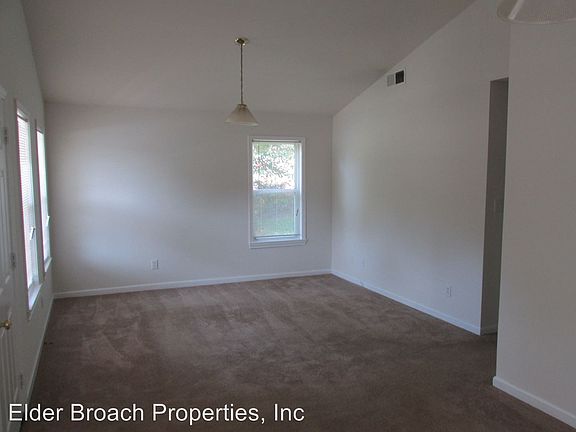 3rd image of 2920 Meadowcliff Dr