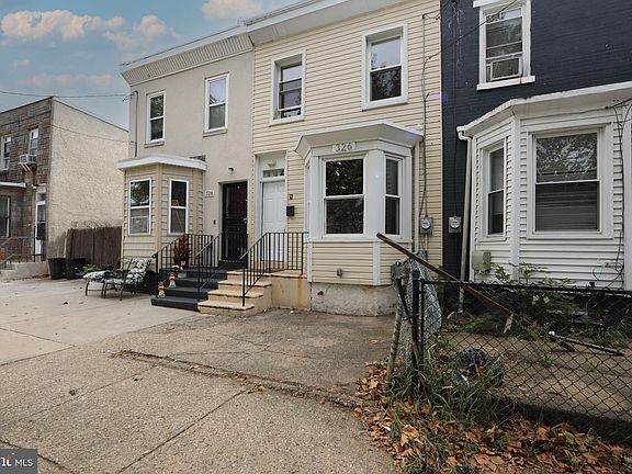 4th image of 326 Clinton St