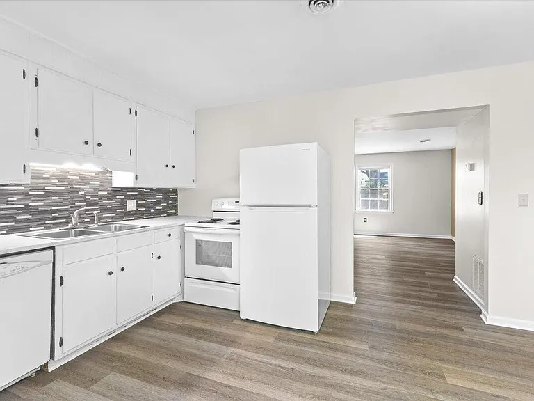 2227 Bailey Ave #C — Photo 4