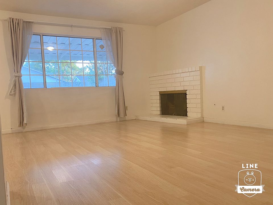 1st image of 3020 E Hollingworth St