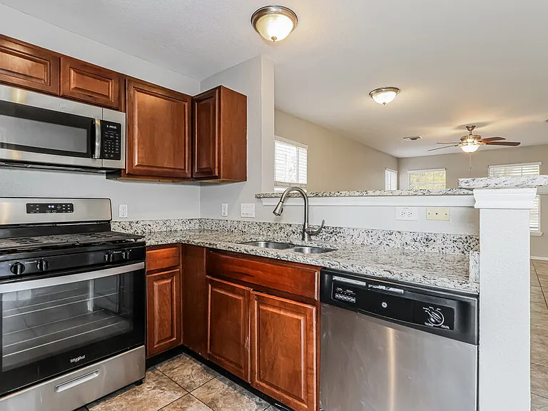 2130 Whittier Dr — Photo 9