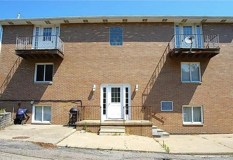 28 Pioneer Dr #2 — Photo 1