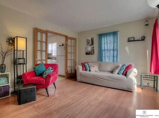 6914 Pinkney St, Omaha, NE 68104