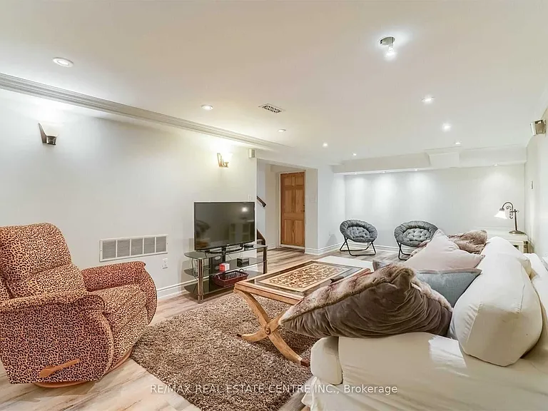 41 Clearside Pl — Photo 36