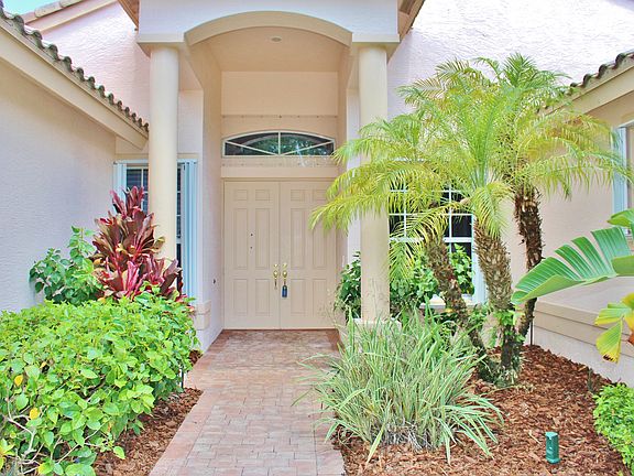3rd image of 376 Nw Shoreview Drive