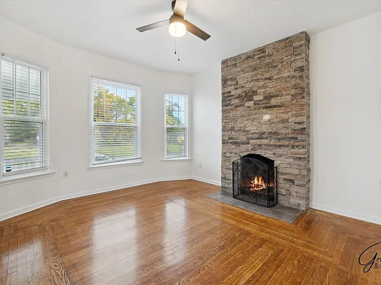 242 Harmon St — Photo 6