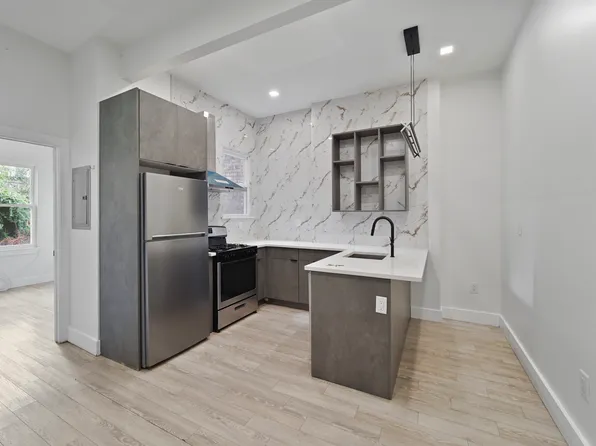 668 Ocean Avenue image 11 of 12