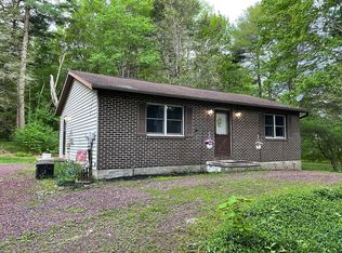744 Valley Dr, White Haven, PA 18661