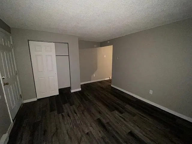 1015 N Ash St — Photo 2