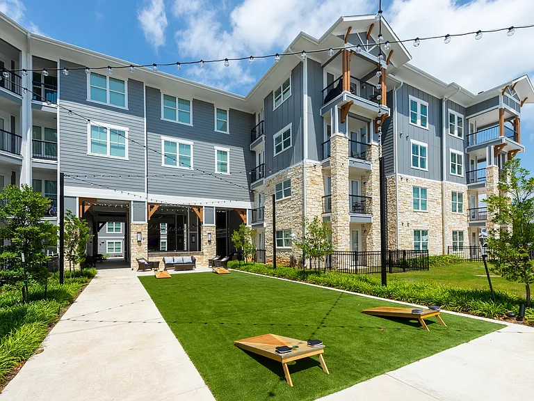 Lakeside Row Apartments — Photo 29