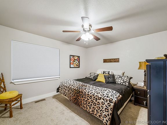 5th image of 20925 River Bend Dr