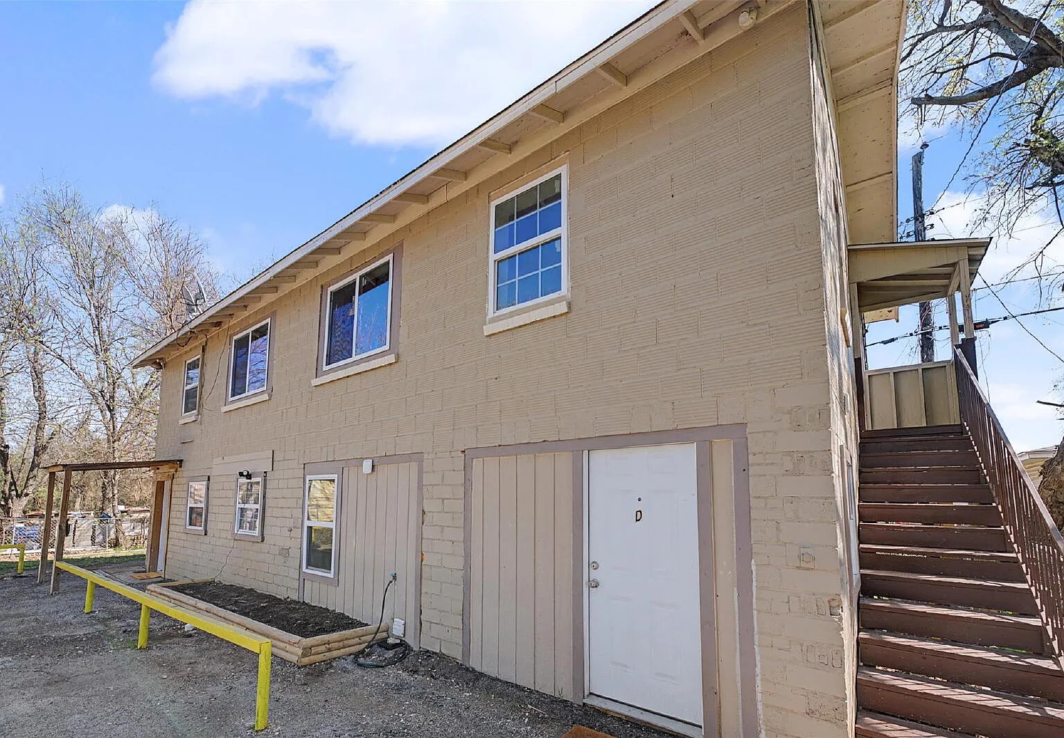 9021 White Settlement Rd — Photo 1