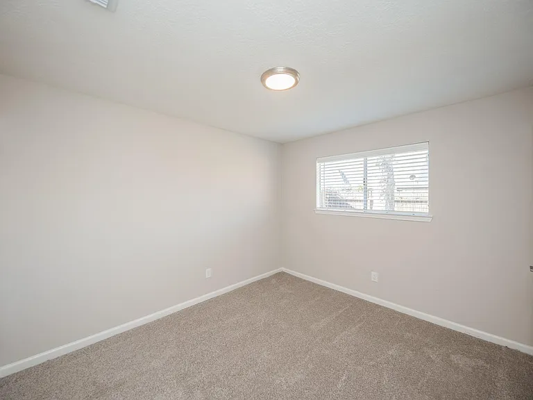 121 Coffee Ln — Photo 18