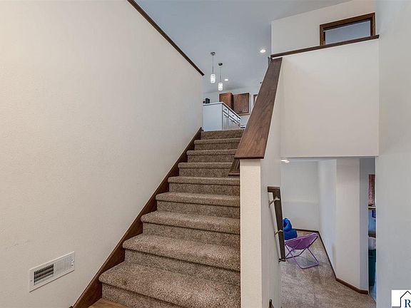 5th image of 510 4th Ave SW