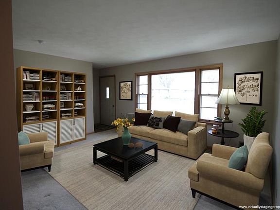 3rd image of 240 Poplar St E