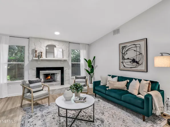 3460 CHARMONT Drive, Jacksonville, FL 32277