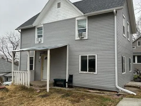 614 Oakland Ave, Oakland, IA 51560