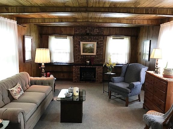 5th image of 1700 Ross Ln