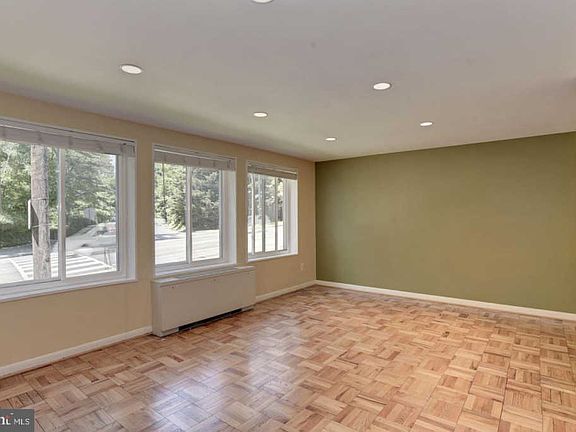 5th image of 3033 New Mexico Ave NW APT 203