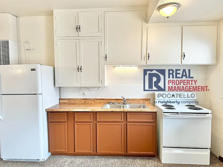 355 S Johnson Ave — Photo 4