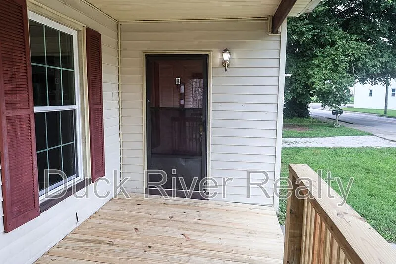 2 bed, 1.0 bath, 883 sqft, $1,300 — Photo 3