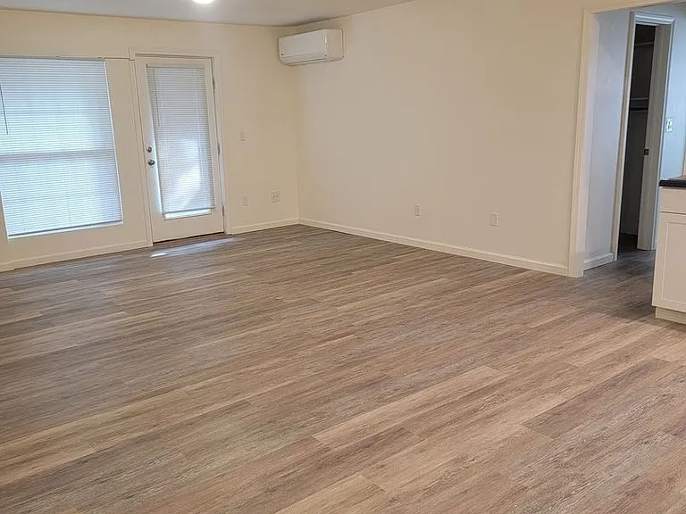 University Park Apartments near Cornell University — Photo 248