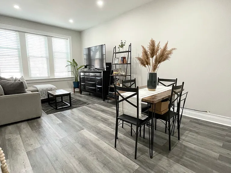 2239 W Cortland St #1 — Photo 4