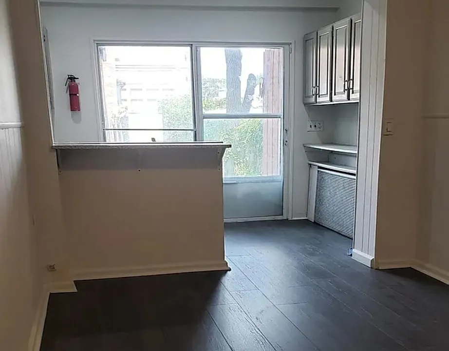 22 King St #1