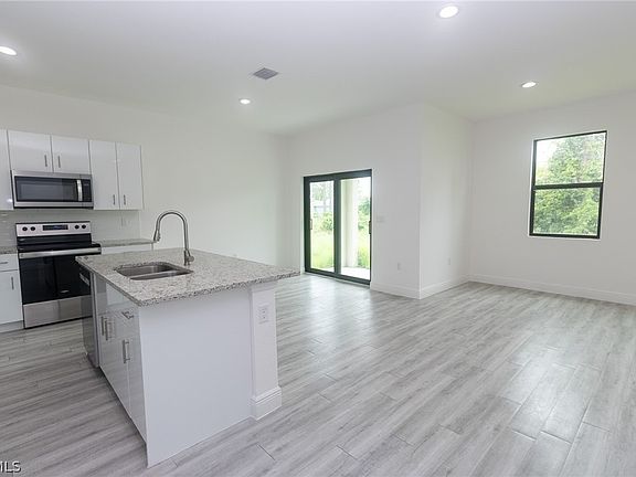 4th image of 3032 W Briarwood Cir