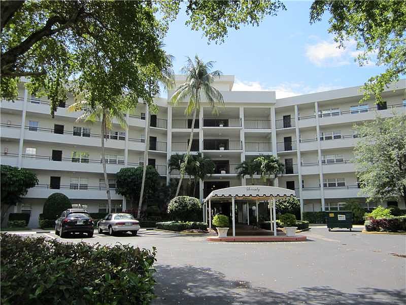 1st image of 3800 Oaks Clubhouse Dr APT 109