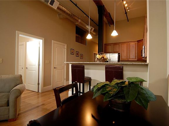 3rd image of 411 Valley St Unit 4