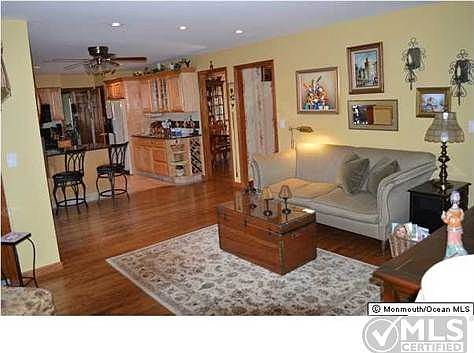 2nd image of 13 Blueberry Ln