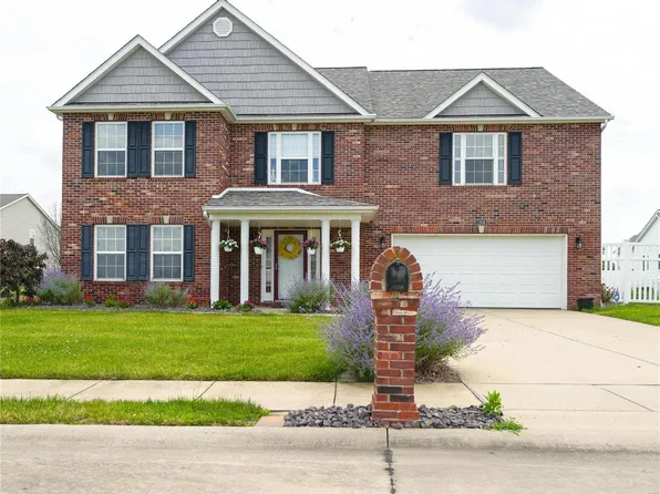 1209 Corinne Ln, New Baden, IL 62265