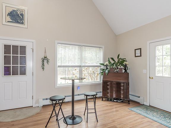 5th image of 439 Silver Pine Lane