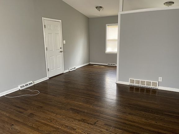 3rd image of 813 S Water St