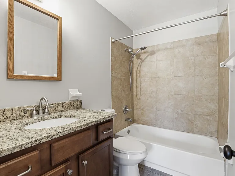 2300 SW 43rd St #H3 — Photo 16