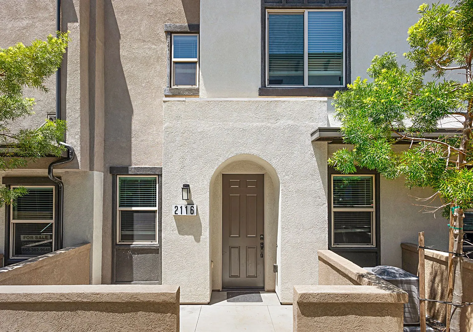 2116 Solara Ln — Photo 1