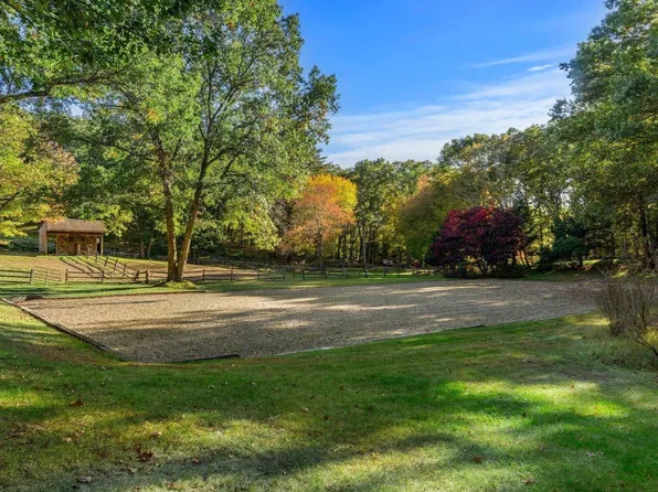 2 Spingler Dr, South Hamilton, MA 01982