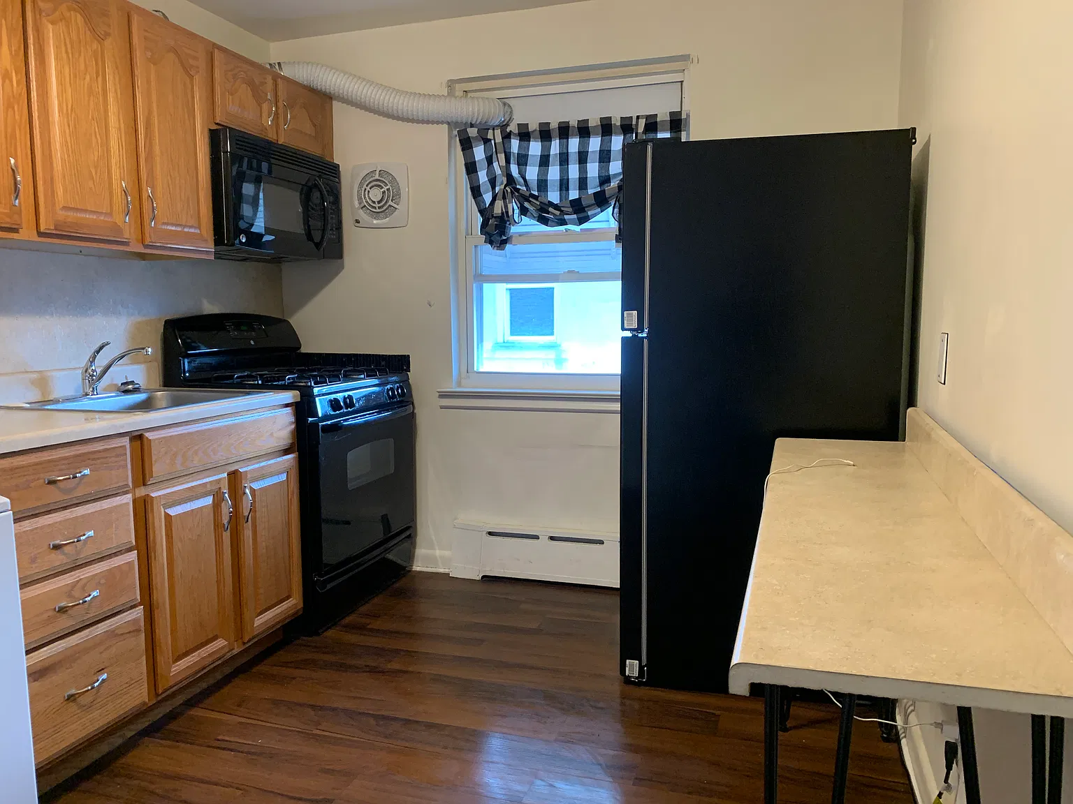 2 bed, 805 sqft, $1,400 — Photo 4