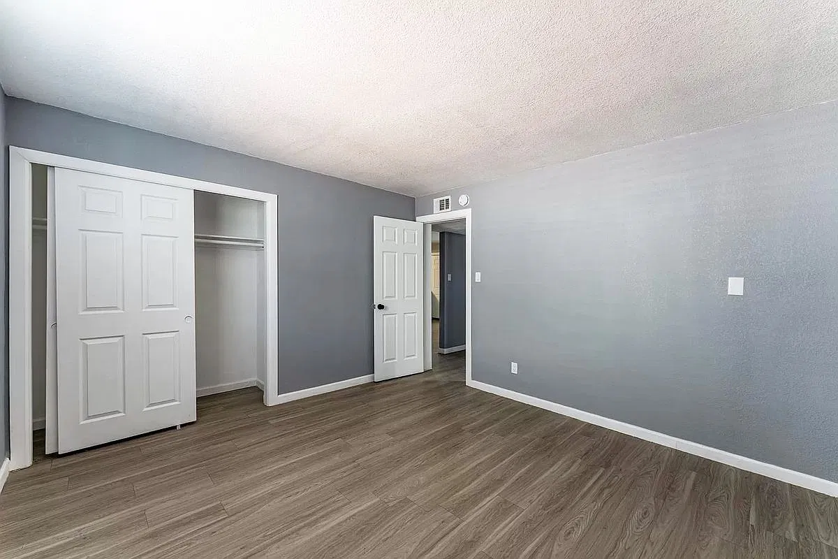 2014 W Berridge Ln — Photo 3