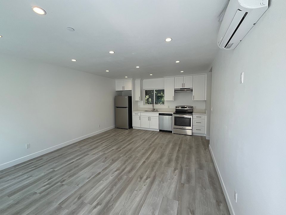 2nd image of 7845 Wentworth St