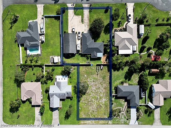 3rd image of 209 Devon Way NE
