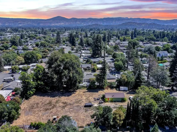 2150 W Pueblo Avenue, Napa, CA 94558