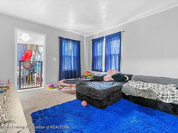 5th image of 216 Denver St