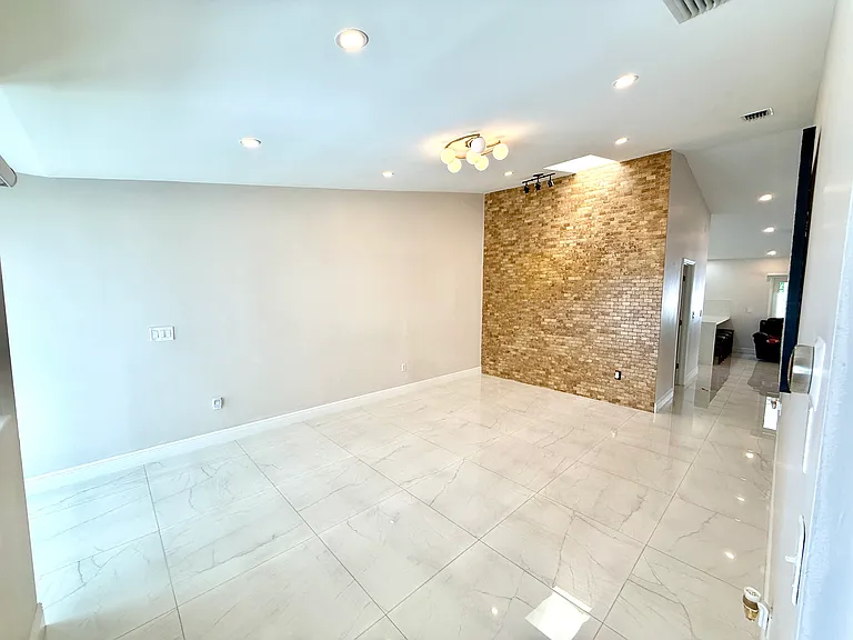 14333 SW 52nd St — Photo 6