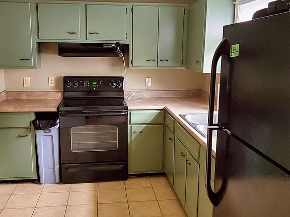 2nd image of 700 Sunset Dr