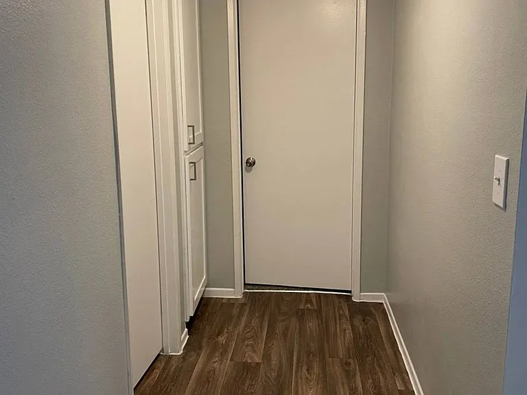 1x1 Hallway